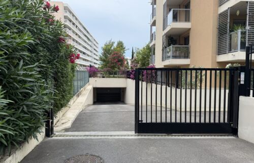 Place moto sécurisée – Juan-les-Pins